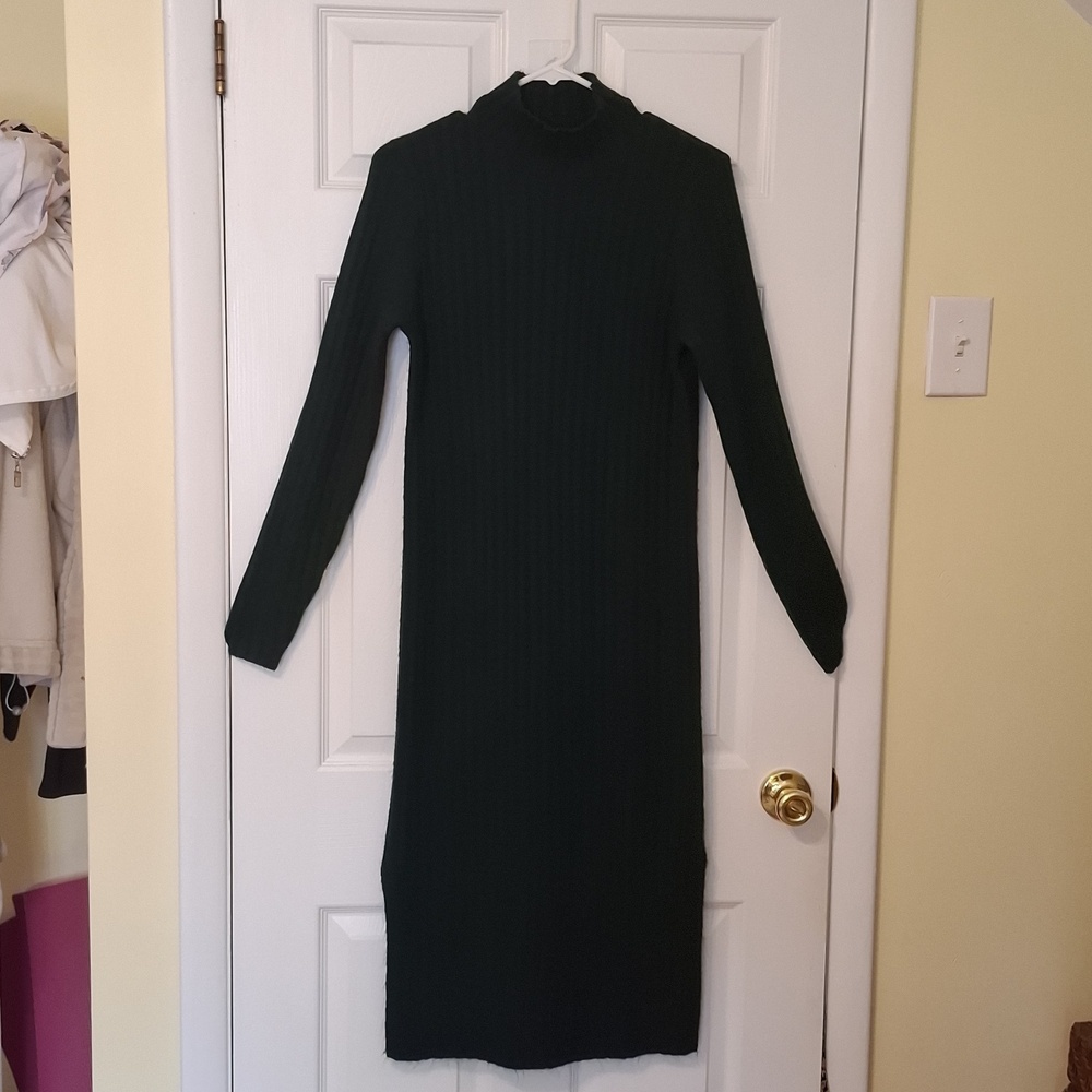 William Rast sz M, ribbed sweater maxi dress in deep forest green.